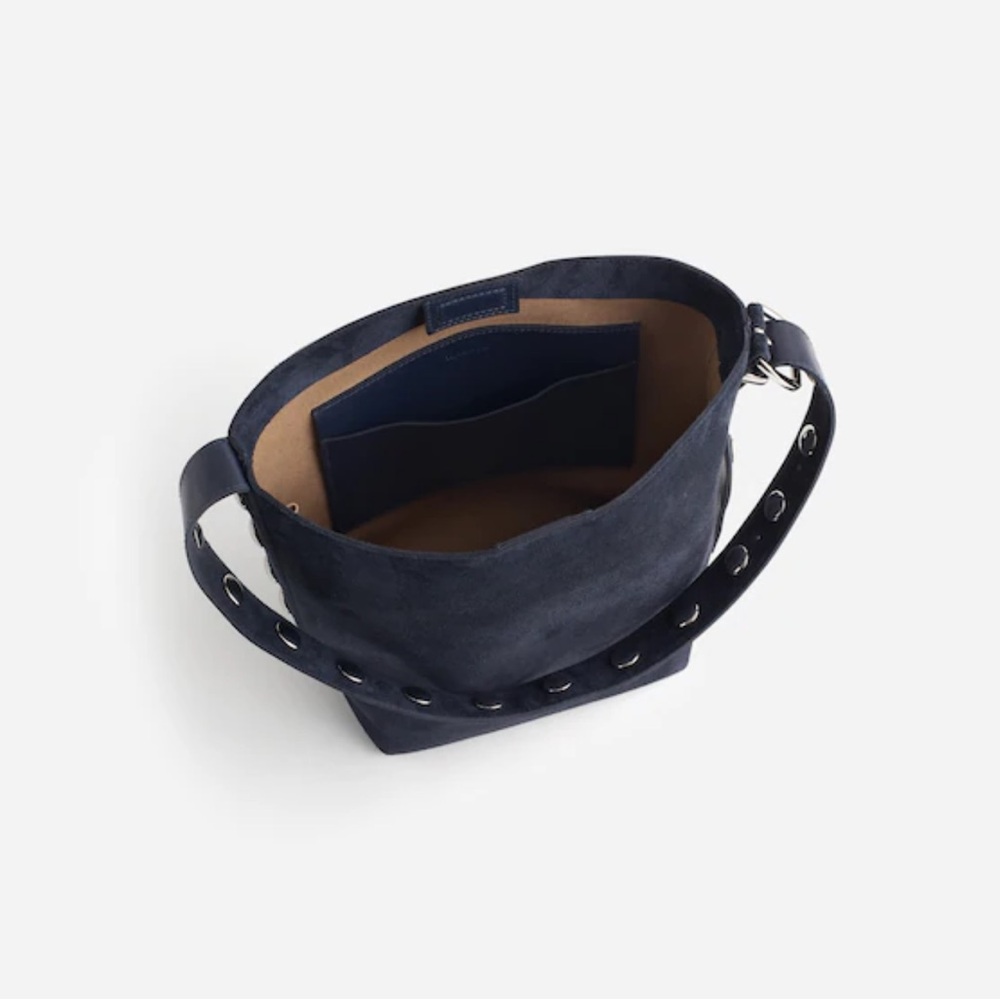 Madewell | The Essential Medium Bucket Tote - Picture 2 of 10